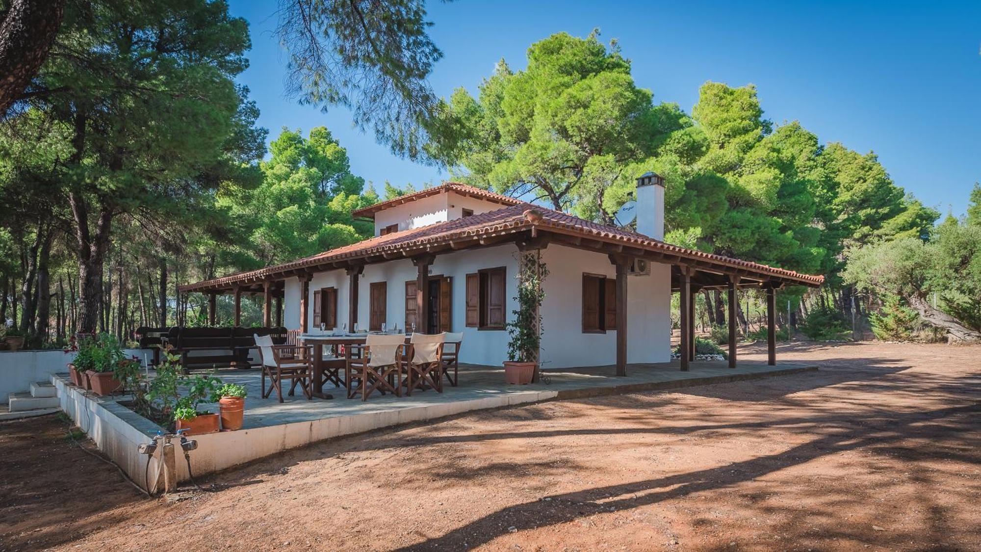Squirrel Beach Front Villa, Metamorfosi Exterior photo