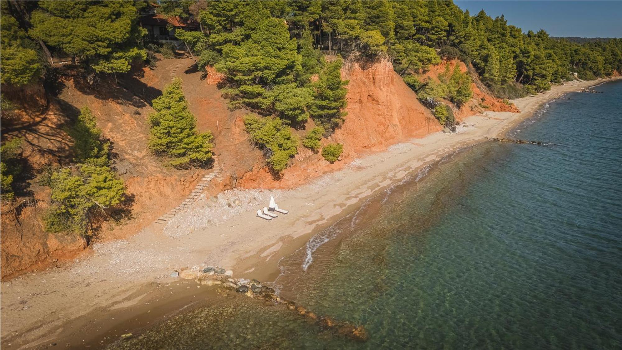 Squirrel Beach Front Villa, Metamorfosi Exterior photo