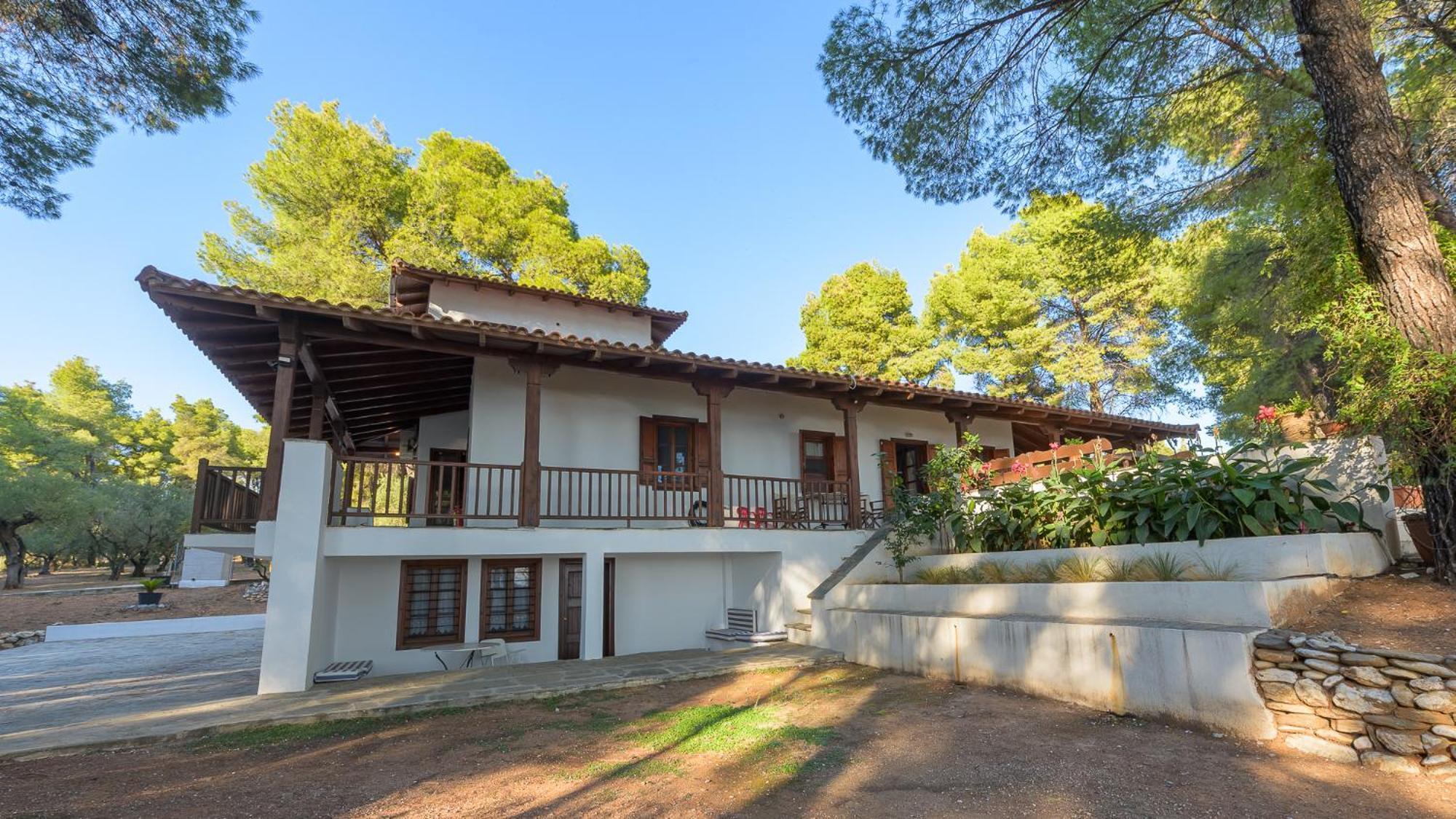Squirrel Beach Front Villa, Metamorfosi Exterior photo