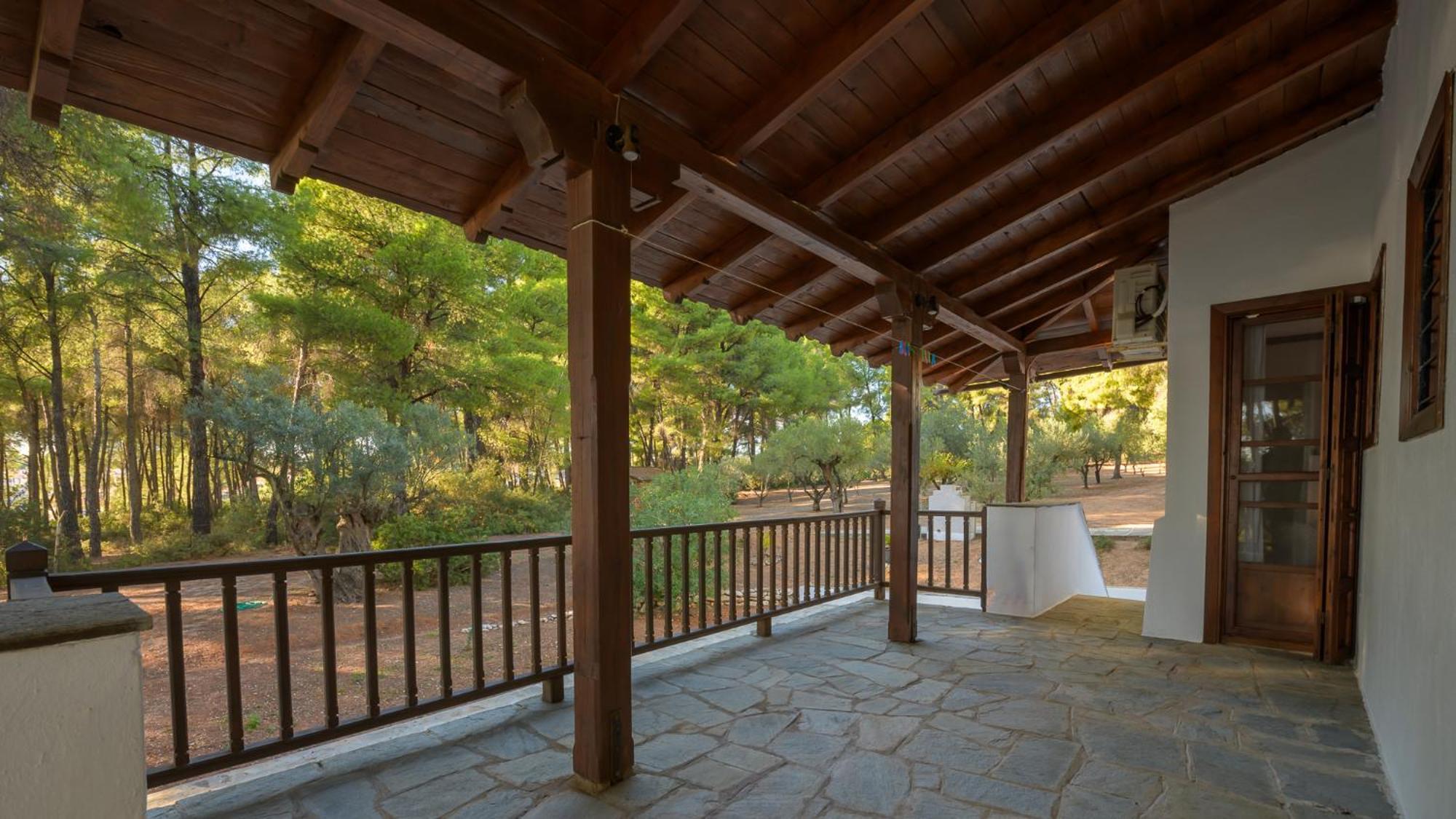 Squirrel Beach Front Villa, Metamorfosi Exterior photo